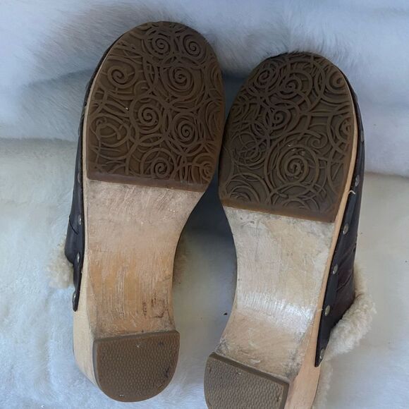 Ugg dark brown clogs with studs sheepskin lining size 5 - Picture 8 of 10